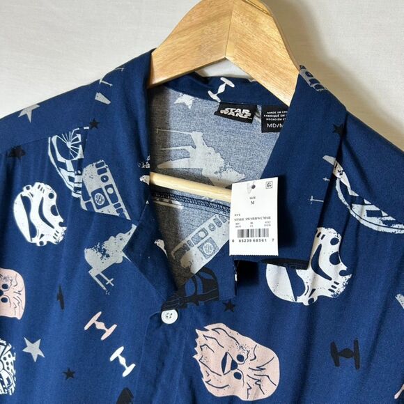 Star Wars NWT Navy Icon Print Short Sleeve Button Front Shirt Size M - Picture 10 of 12